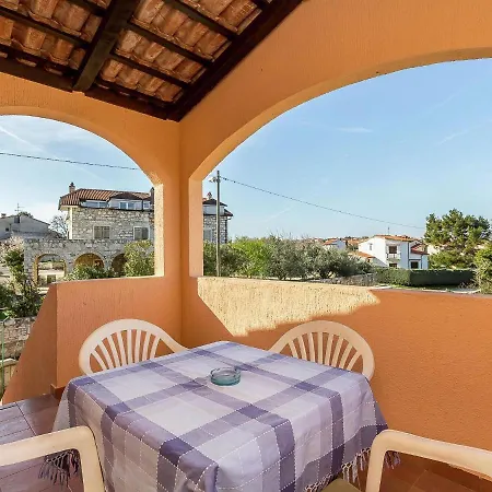 One Bedroom Situated In Private House With Shared Pool * Лижнян