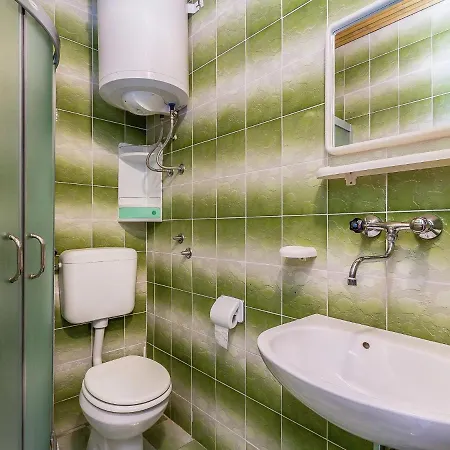 One Bedroom Situated In Private House With Shared Pool *
