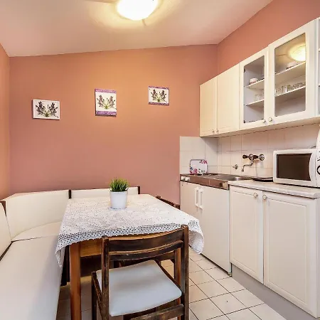 One Bedroom Situated In Private House With Shared Pool Апартаменты Лижнян