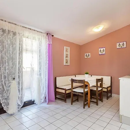 Апартаменты One Bedroom Situated In Private House With Shared Pool