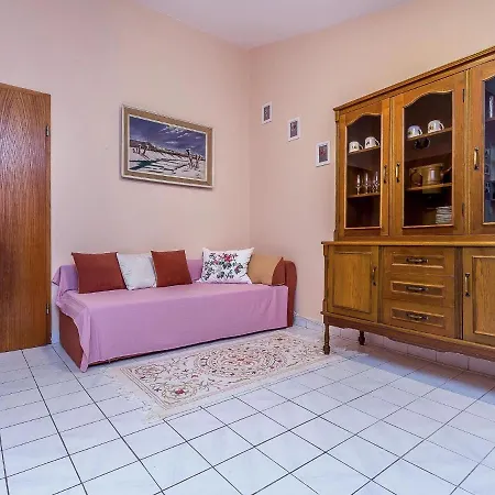 One Bedroom Situated In Private House With Shared Pool 아파트 *